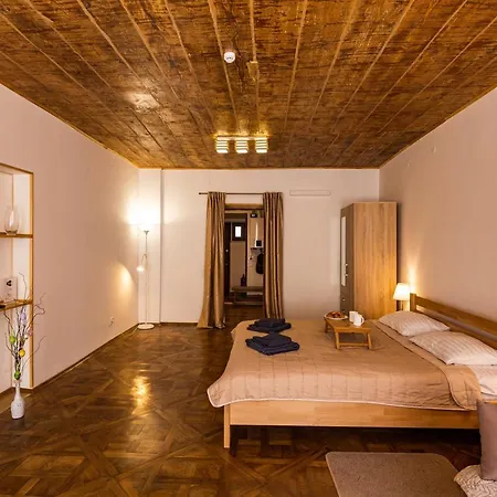 Luxury With Rynok Square View Apartament Lwów