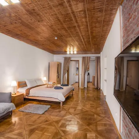 Luxury With Rynok Square View Apartment Lviv