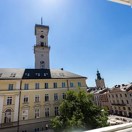 Luxury With Rynok Square View Apartment *