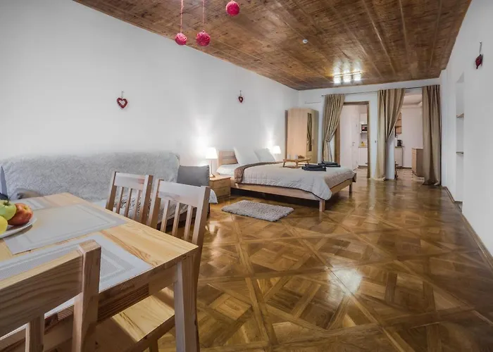 Luxury With Rynok Square View شقة